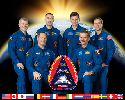 ISS034-S-002 -- Expedition 34 crew portrait