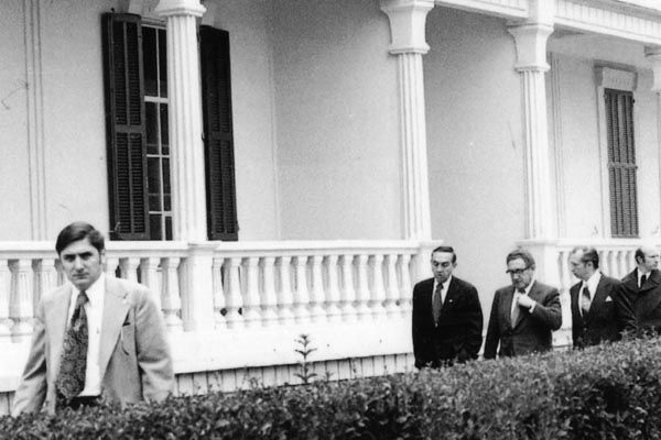 December 16, 1973:  An SY special agent (left) leads the way for U.S. Secretary of State Henry Kissinger (center at right), Assistant Secretary for Near Eastern Affairs Joseph Sisco (left of Kissinger), and U.S. Ambassador William Buffum (right of Kissinger) in Baalbek, Lebanon.  (Source: Private Collection)