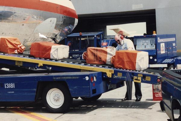 April 1991:  A DS diplomatic courier loads pouches at Miami Airport. (Source: DS Records)