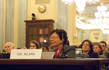 Blank with microphone before the audience (Photo: NOAA)