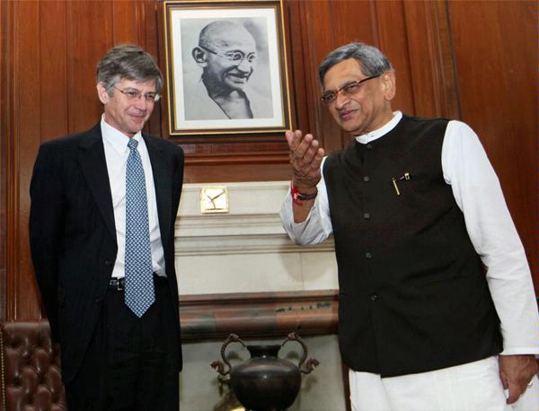 Deputy Secretary of State James Steinberg meets with Indian Foreign Minister S.M. Krishna in New Delhi, India. 