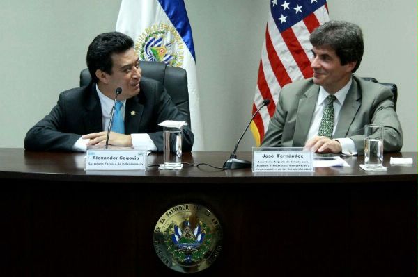 Assistant Secretary Jose Fernandez and Salvadoran Technical Secretary Alexander Segovia speak with the press on Aug. 11, 2011, about advances on negotiations toward an action plan for the Partnership for Growth initiative in El Salvador.