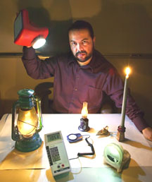 Berkeley Lab’s Evan Mills holds a prototype white light-emitting diode.
