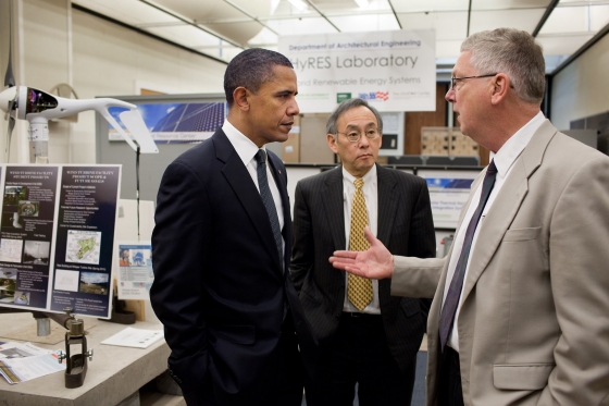 President Barack Obama and Energy Secretary Steven Chu tour the Engineering Labs at Penn State University with James Freihaut, Associate Professor of Architectural Engineering
