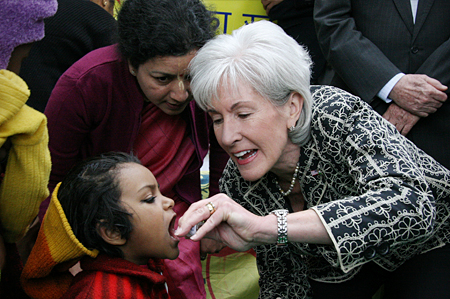 HHS Secretary Sebelius administers polio vaccine to a child in India. Credit: Photo by Rakesh Malhotra.