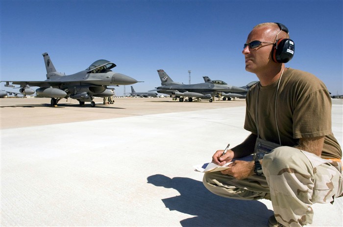 MORÓN AIR BASE, Spain &mdash; Air Force Master Sgt. Brad Musshell, F-16C Fighting Falcon avionics specialist, gathers information for flight debriefs here Sept. 25. Musshell and the other Reservists from the 180th Fighter Wing at Toledo, Ohio, are on their way home after supporting Operation Iraqi Freedom. (Air Force photo by Master Sgt. John Lasky)