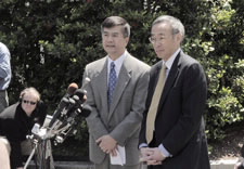 Secretaries Locke and Chu at White House press conference.