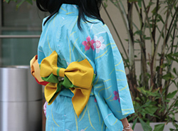 Photo showing the traditional dress of an asian girl.