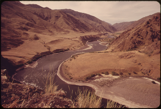 DOCUMERICA: WINDING COURSE OF THE SNAKE RIVER VIEWED FROM TRAIL NEAR SUICIDE POINT IN HELLS CANYON, WILDEST AND DEEPEST GORGE IN NORTH AMERICA, 05/1973 B. Norton