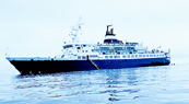 A cruise ship underway in the Arctic. Image courtesy Jupiter Images.