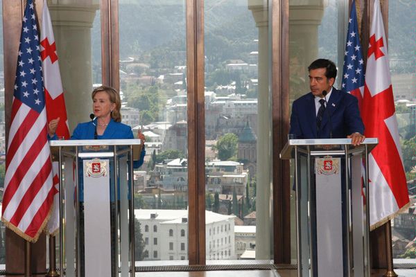 Secretary Clinton and President Saakashvili address local and international press at the Presidential Palace.
