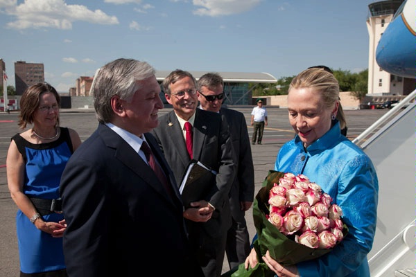Armenian Foreign Minister Eduard Nalbandian greets Secretary Clinton.