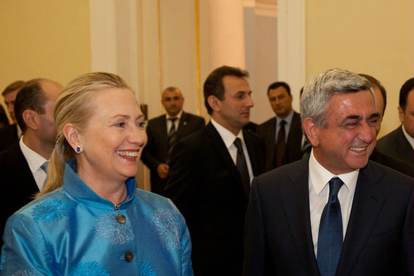 Secretary Clinton meets with Armenian President Serzh Sargsyan.