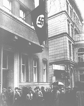 Jewish lawyers line up to apply for permission to appear before the Berlin courts. New regulations set forth in the Aryan Paragraph (a series of laws enacted in April 1933 to purge Jews from various spheres of state and society) allowed only 35 to appear before the court. Berlin, Germany, April 11, 1933.