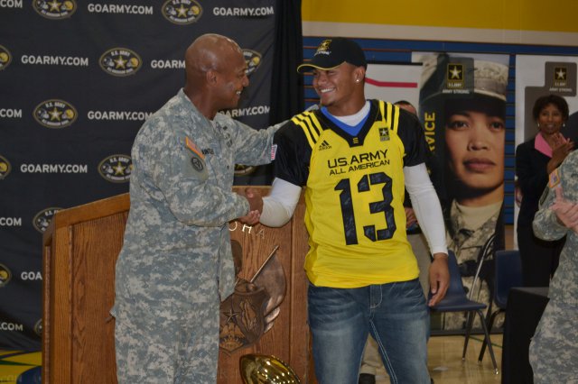 BG Huntley and Tyner.Thomas handshake 2013 All American Bowl.jpg