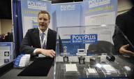 William Mouat explains the PolyPlus battery technology. | Energy Department photo, credit Ken Shipp.