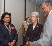 photo of HHS Secretary Sebelius greeting SAMHSA staff during her visit to SAMHSA