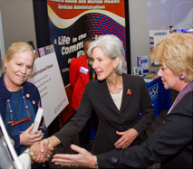 photo of HHS Secretary Sebelius greeting SAMHSA staff during her visit to SAMHSA