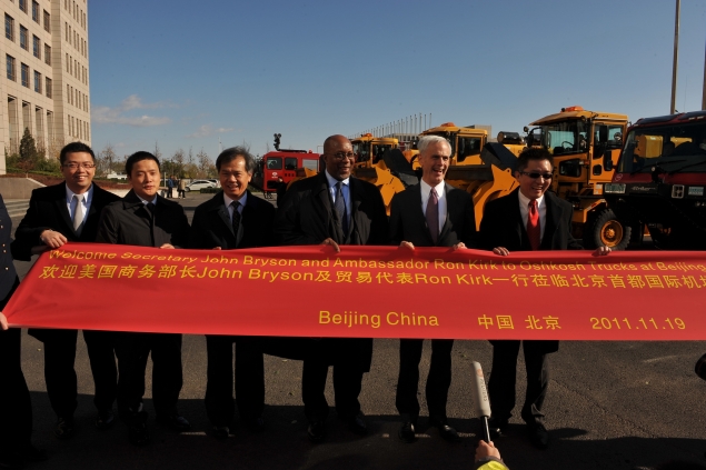 Secretary Bryson and US Trade Representative Ron Kirk are welcomed to the Beijing Airport