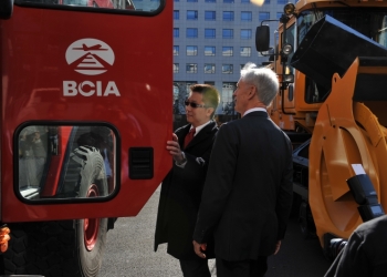 Secretary Bryson Visits Beijing Airport to See American-Made Service Vehicles