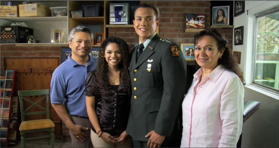 Cadete Gómez del U.S. Army con su familia