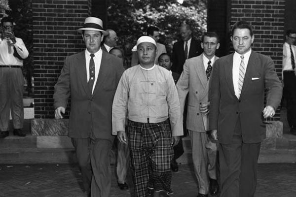 July 3, 1955:  Office of Security Special Agent John McDermott (right) escorts Prime Minister U Nu of Burma as he leaves Independence Hall in Philadelphia, accompanied by Philadelphia Police Department officers. (Source: Private Collection)