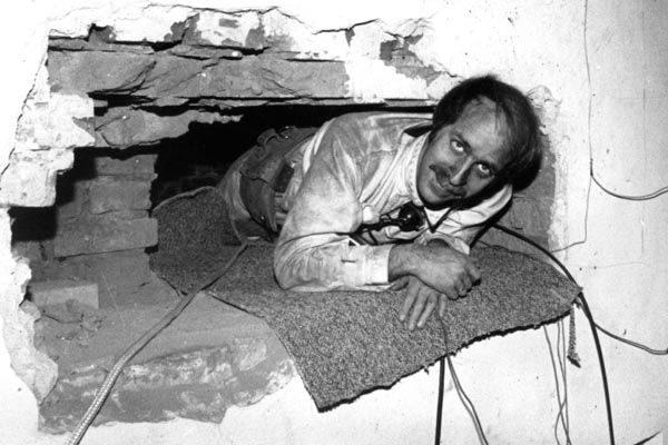 June 1978:  An SY security engineer searches for additional Soviet listening devices in a chimney at the U.S. Embassy in Moscow, after recovering an antenna system hidden there by the Soviets. (Source: DS Records)