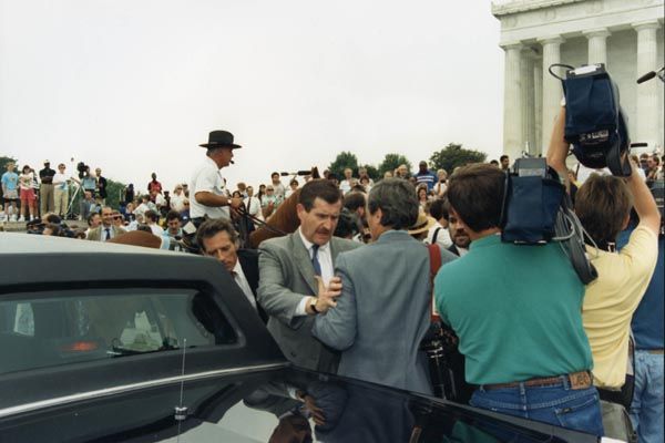 June 1991:  A DS special agent keeps the media at bay during the visit of Russia's President Boris Yeltsin to the Lincoln Memorial in Washington, D.C. (Source: Private Collection)