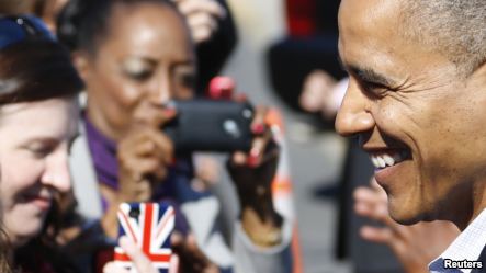 U.S. President Barack Obama smiles as he greets onlookers upon arriving at Newport News/Williamsburg International Airport in Williamsburg, Virginia, October 13, 2012. 