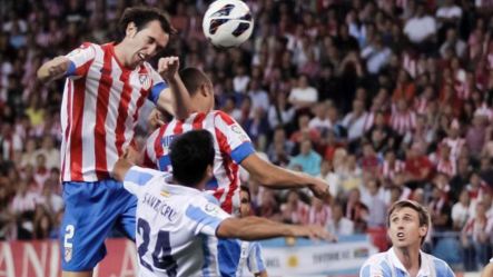 Un partido correspondiente a la séptima jornada de la Liga de Primera División en el estadio Vicente Calderón de Madrid