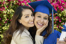 Mamá e hija en su graduación