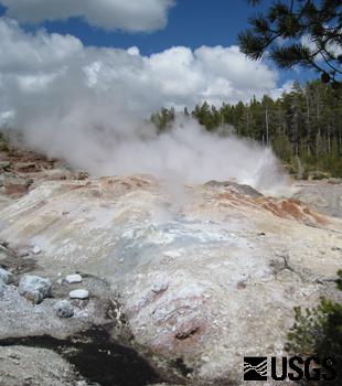 Steamboat Geyser, Yellowstone