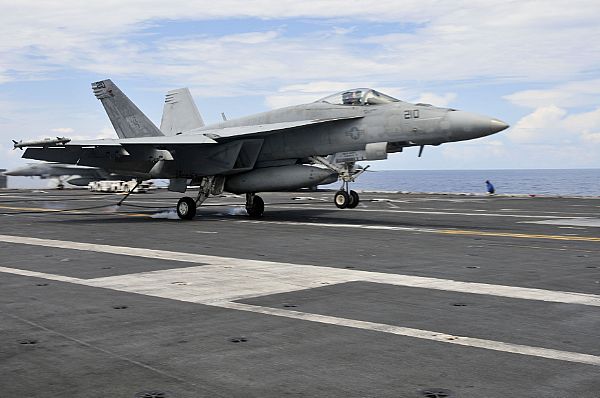 An F/A-18E Super Hornet from the Royal Maces of Strike Fighter Squadron (VFA) 27 makes an arrested landing on the flight deck of the aircraft carrier USS George Washington (CVN 73) during routine flight operations.