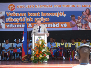 Dr Kevin DeCock addresses the crowd at the ceremony to launch the Intensive Activities for Infant Health by the Ministry of Health and Population on Saturday, April 21st in Port-au-Prince, Haiti. During this catch-up campaign 2,300,000 children will be vaccinated against measles, rubella and polio.