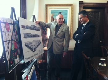 Sánchez speaking with Vaughn after a White House Hispanic Community Action Summit