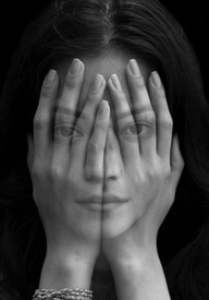 Saatchi Online Artist: Tigran Tsitoghdzyan; Oil, 2012, Painting "Mirror" This is not a photograph...extraordinary.