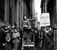 1936年，白领工会的组织者在纽约华尔街举行集会。
