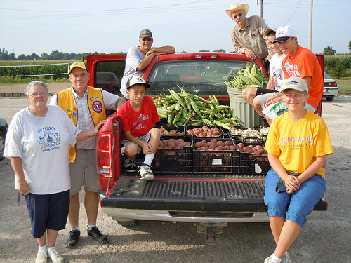 In small rural communities like Cedar County, Iowa it takes many people wearing different hats to coordinate a successful food drive effort. This group gleaned for the Bread of Life Food Pantry to help support USDA’s Feds Feed Families campaign.