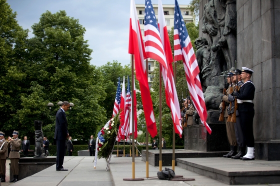 President Barack Obama lays a wreath at the Warsaw Ghetto Memorial