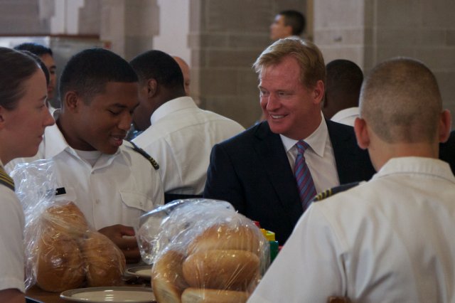 Commissioner Goodell eats with cadets.