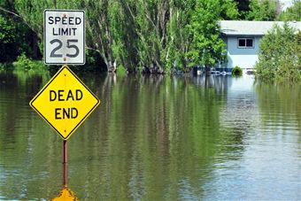 Minot Airmen fight flood