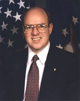 photo of DR. RICHARD P. HALLION