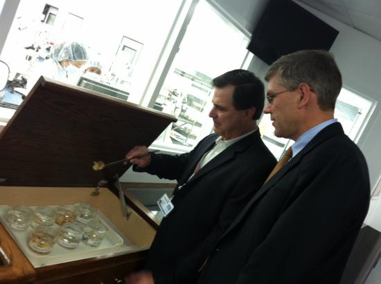 Rep. Paulsen tours Medtronic CardioVascular Facility in Santa Ana, CA.