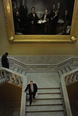 Washington Post (Melina Mara) - Durbin Walking to Senate Floor