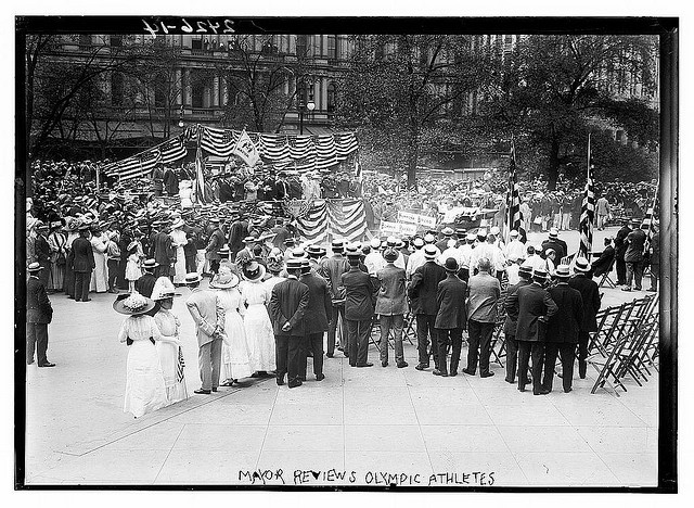 Mayor reviews Olympic Athletes (LOC)