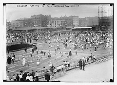 Children planting in Thos. Jefferson Park, N.Y.C. (LOC)