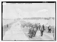 Veterans arrive at Gettysburg (LOC)