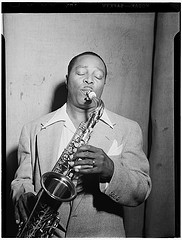 [Portrait of Louis Jordan, Paramount Theater(?), New York, N.Y., ca. July 1946] (LOC)