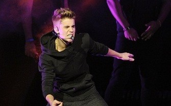 Find Out Why Justin Bieber Yelled at Fans During His Concert!