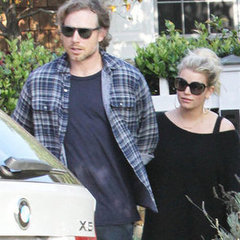 Pregnant Jessica Simpson Shops For a New Home